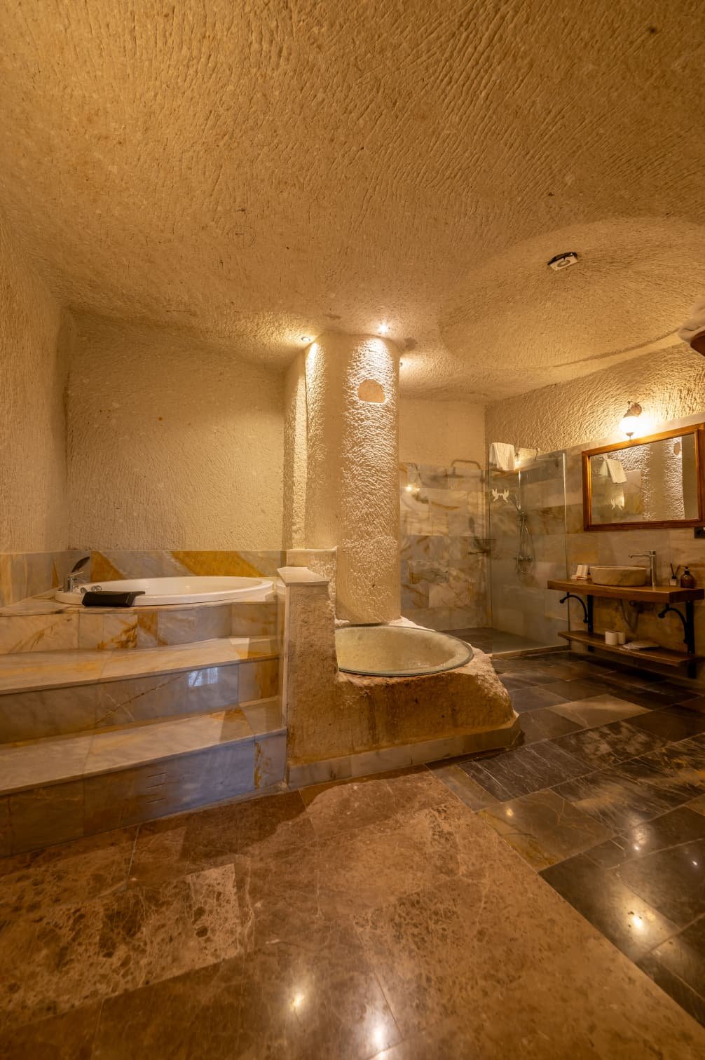 Room 101 · Deluxe Jacuzzi Room photo 2