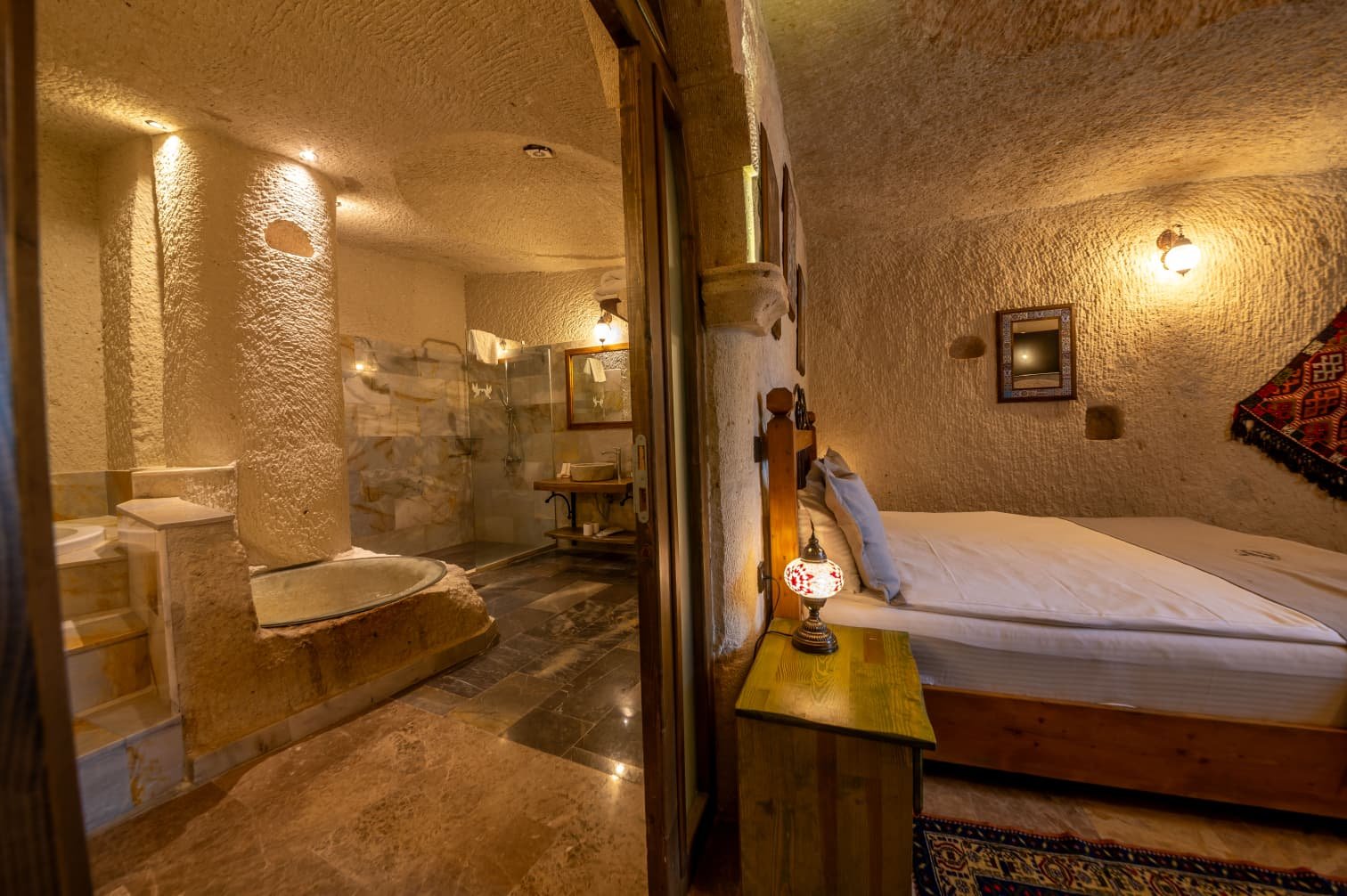 Room 101 · Deluxe Jacuzzi Room photo 3