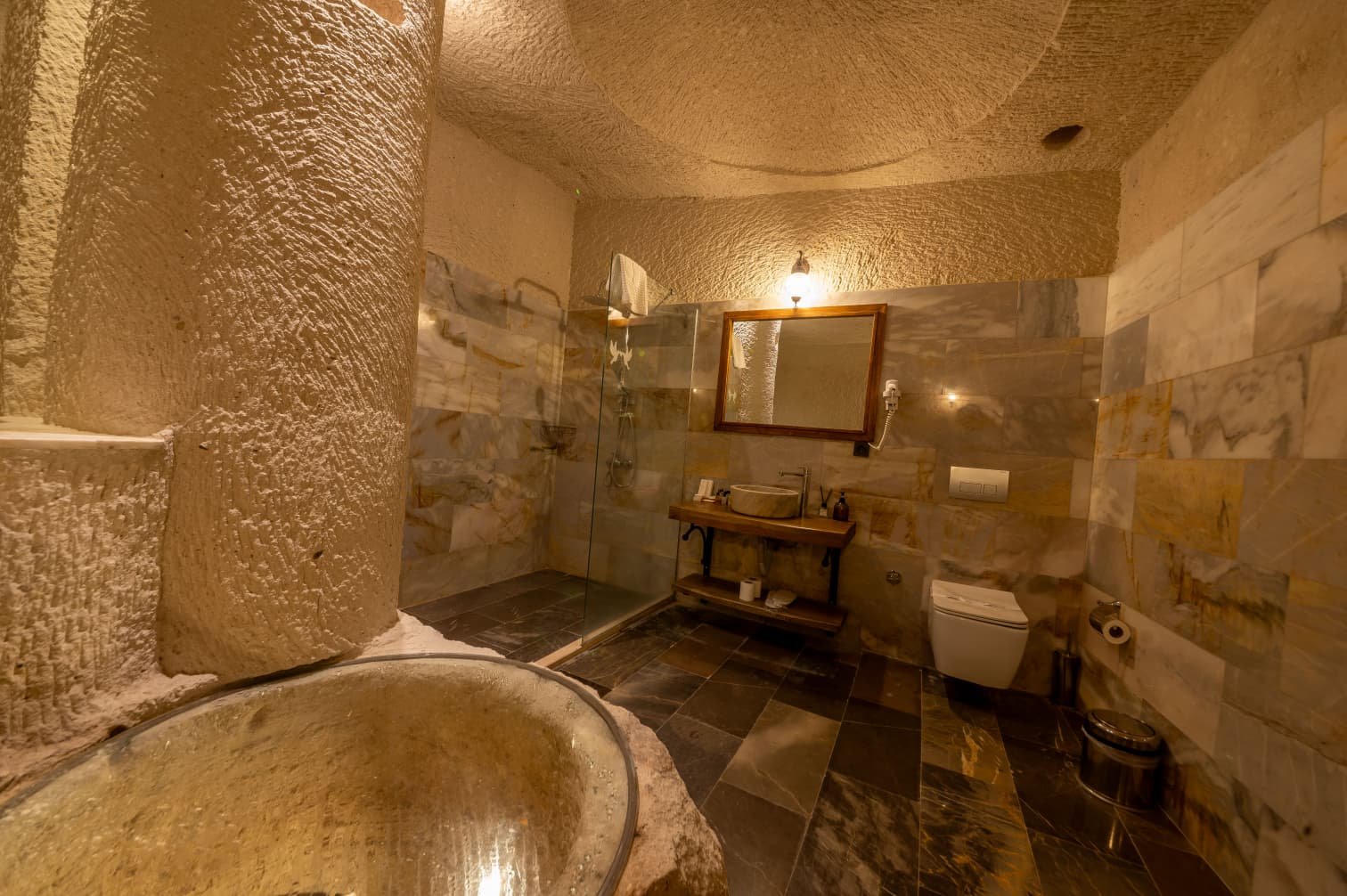 Room 101 · Deluxe Jacuzzi Room photo 5