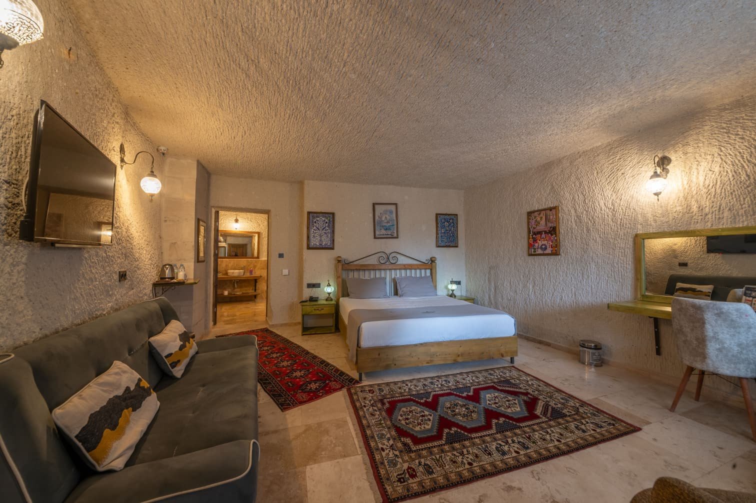 Room 104 · Deluxe Suite Room photo 10