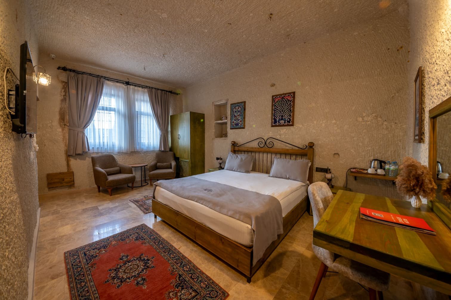 Room 105 · Deluxe Jacuzzi Room photo 9