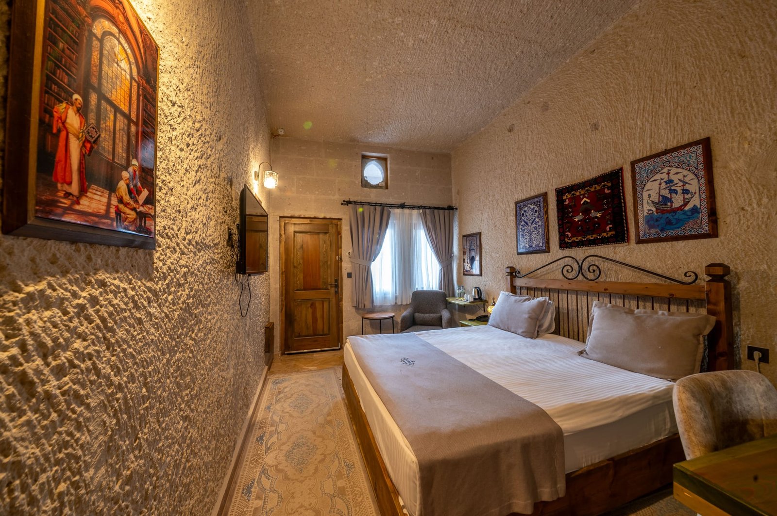 Room 106 · Deluxe Jacuzzi Room photo 6