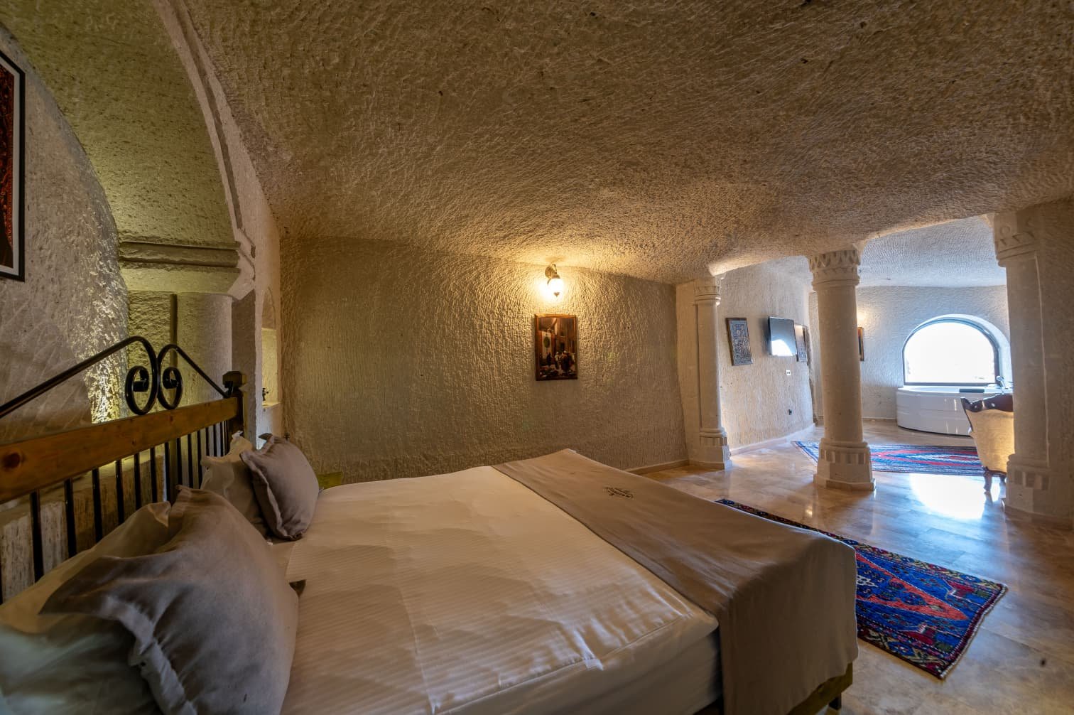 Room 108 · Queen Suite photo 17