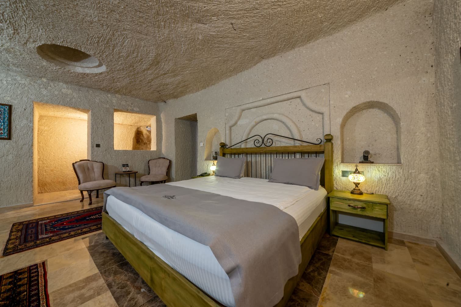 Room 108 · Queen Suite photo 10
