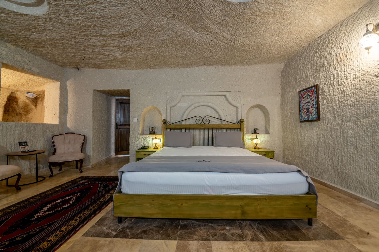 Room 108 · Queen Suite photo 14